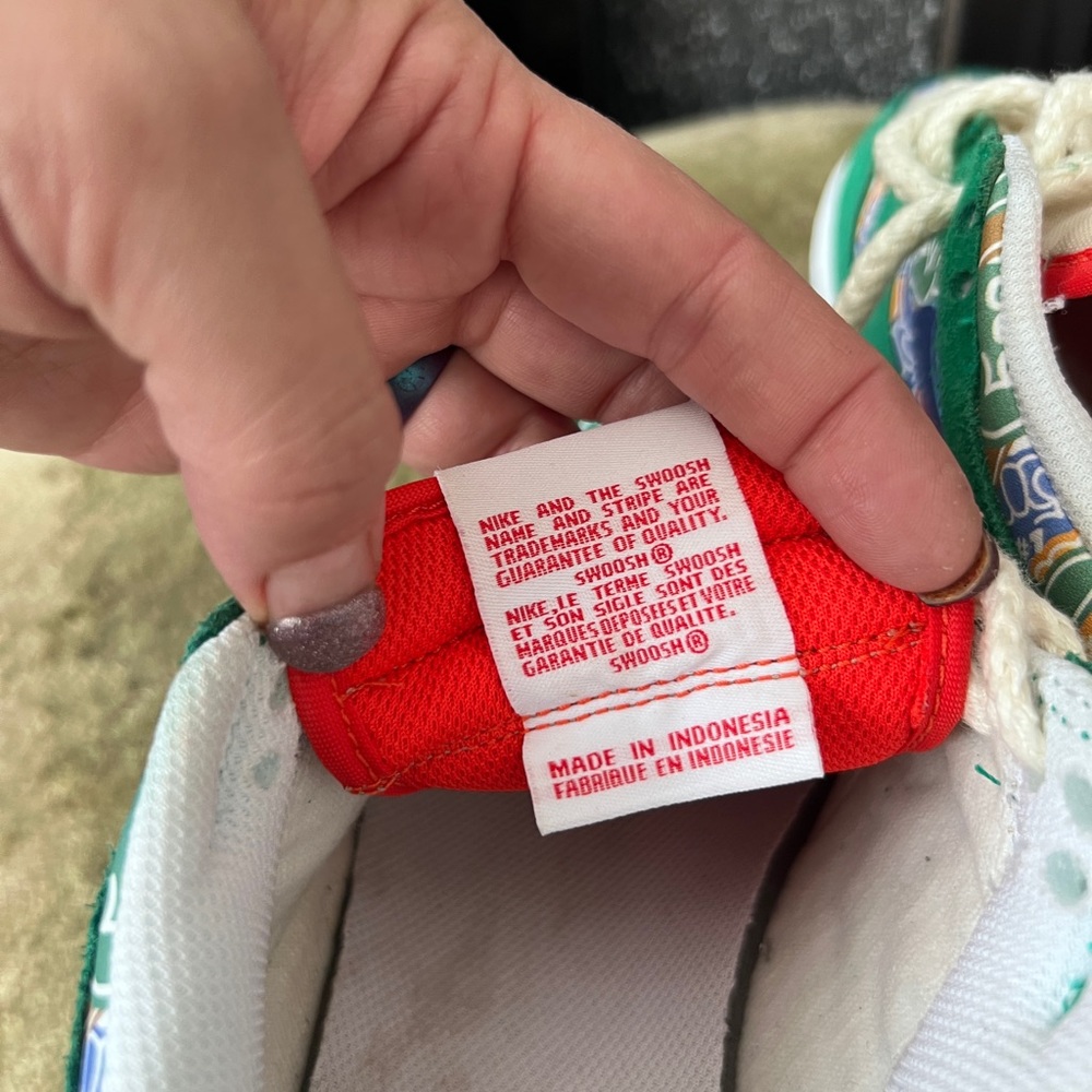 Nike - Picture 3 of 4